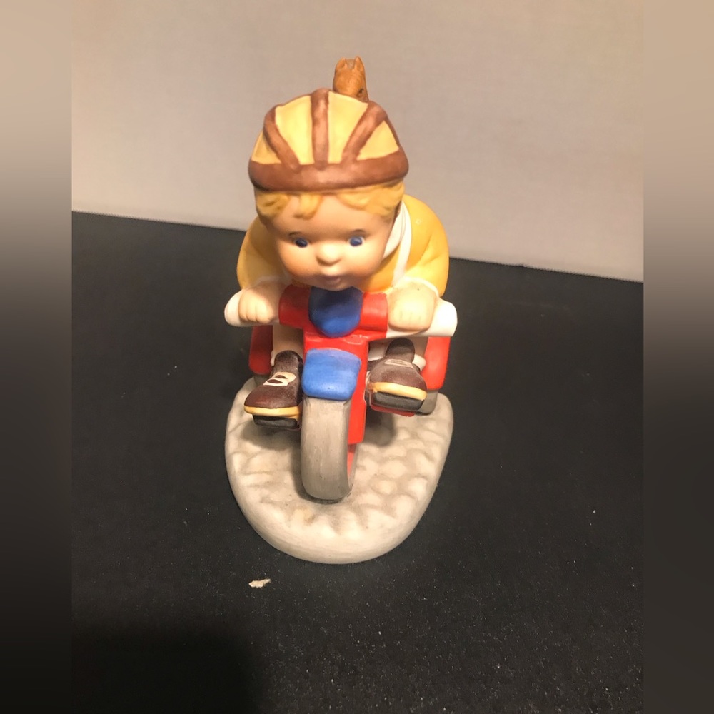 THE U. N. CHILDREN Albert from Belgium FRANKLIN PORCELAIN FIGURINE 1980